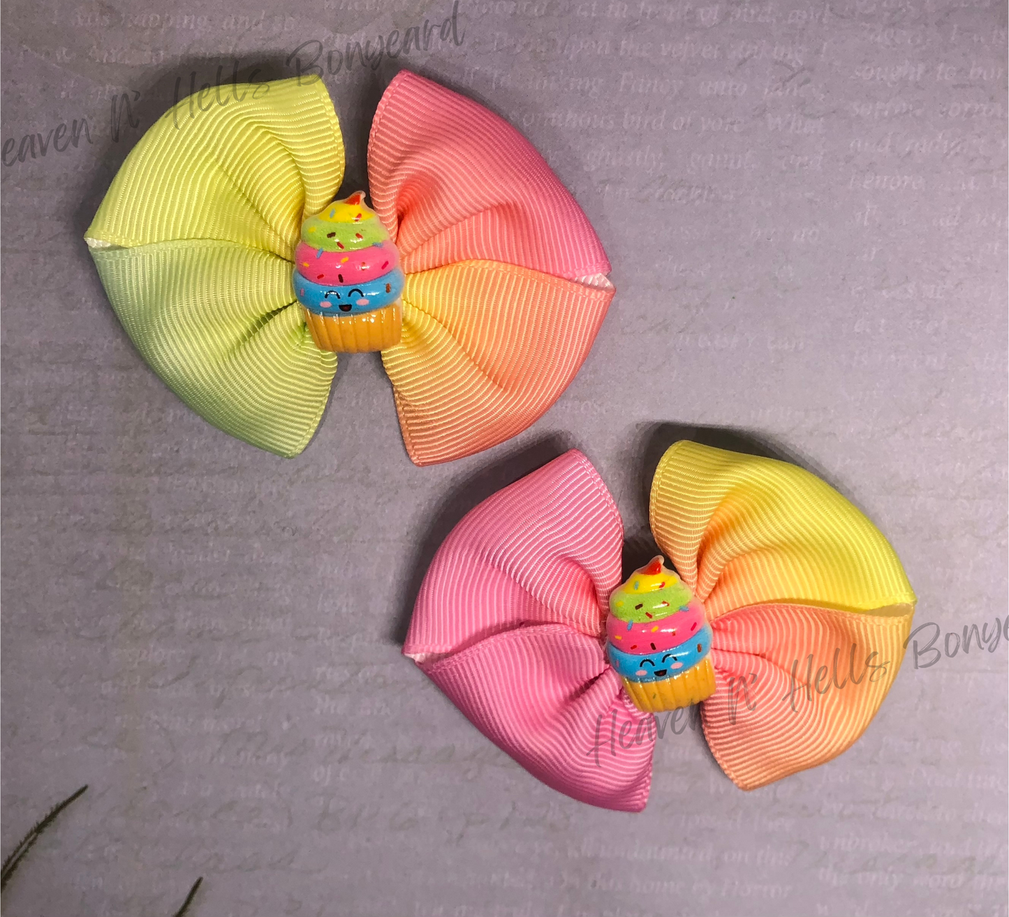 Sweet Cupcake Bow Set